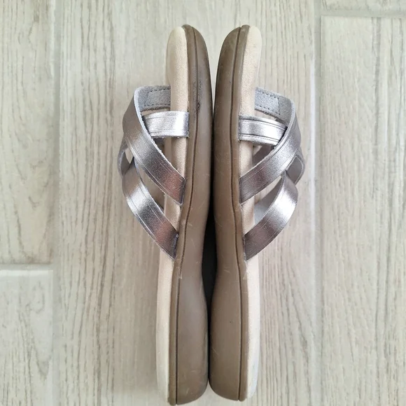 GH Bass Co Sunjuns Sharon Silver Leather Strappy Flat Sandals Thong Size 6.5 - Picture 5 of 8